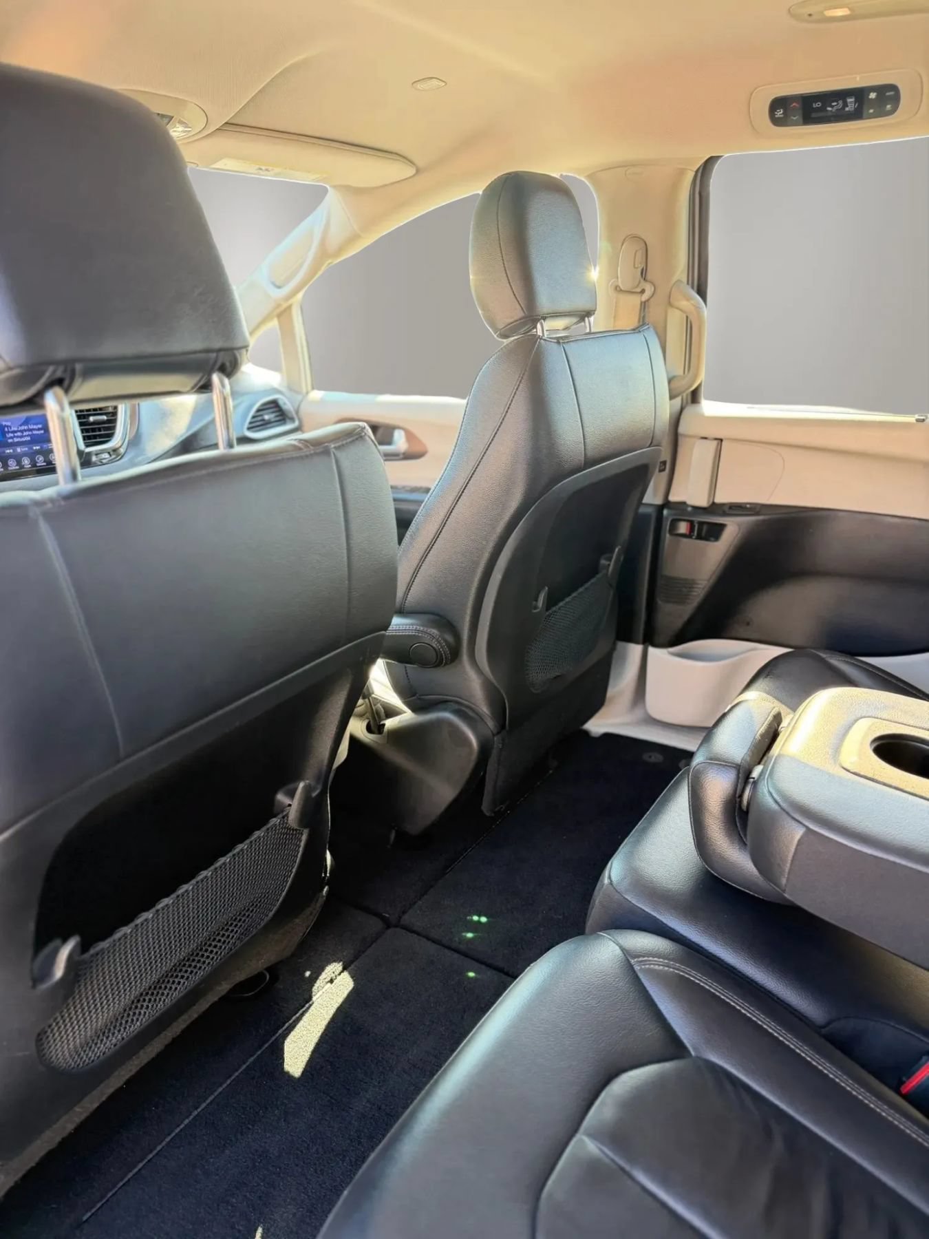 Used 2017 Chrysler Pacifica Touring-L w/ Tire & Wheel Group FWD image 18