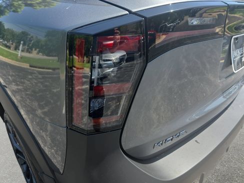 New 2026 Nissan Kicks SR FWD image 31