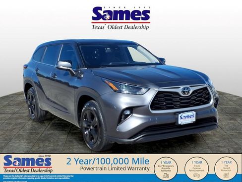 Used 2023 Toyota Highlander LE FWD image 1
