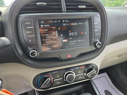 Used 2025 Kia Soul LX w/ LX Technology Package FWD image 23