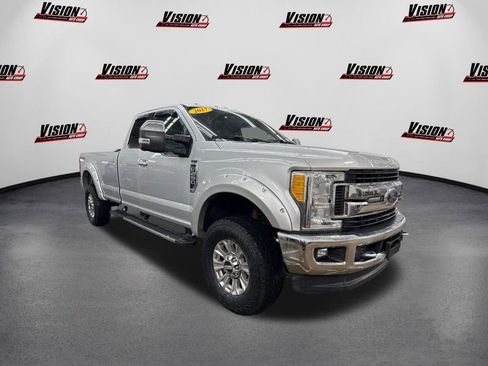 Used 2017 Ford F250 XLT w/ XLT Premium Package image 3