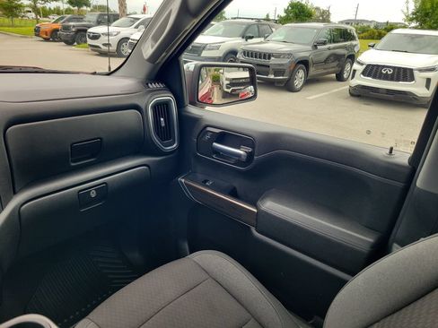 Used 2022 Chevrolet Silverado 1500 LT AWD/4WD image 15