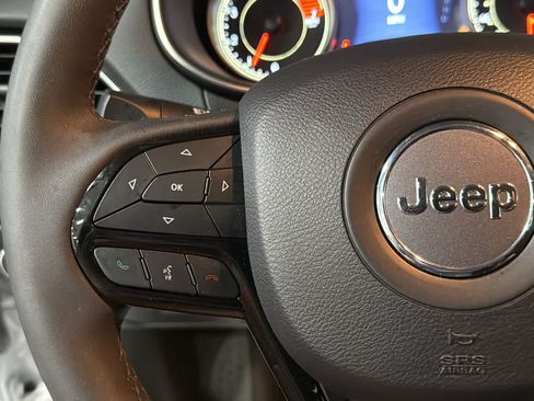 Certified 2023 Jeep Cherokee Altitude Lux w/ Mopar Interior Package AWD/4WD image 13