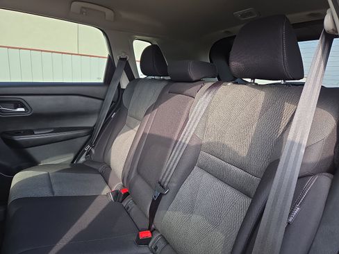 Used 2024 Nissan Rogue SV image 10