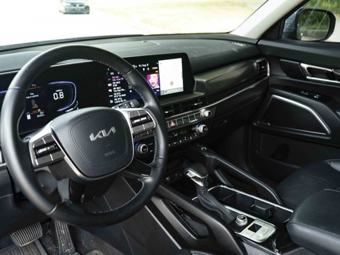 Used 2025 Kia Telluride S FWD image 16