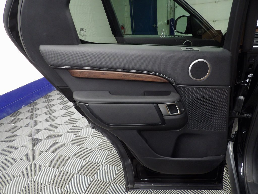 Used 2024 Land Rover Discovery Dynamic SE AWD/4WD image 44