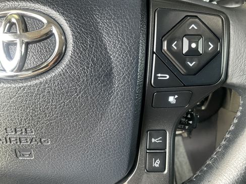 Used 2018 Toyota Sequoia TRD Sport AWD/4WD image 31