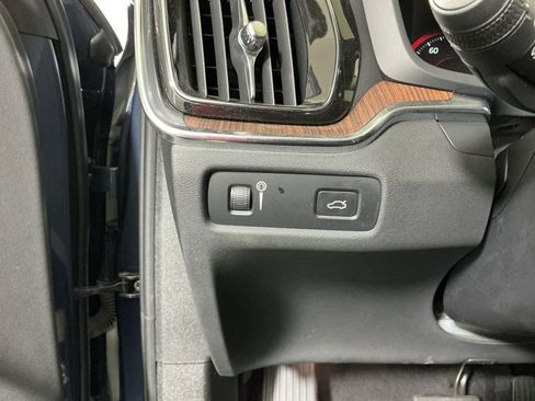 Used 2022 Volvo S60 B5 Inscription image 18