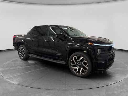 Used 2025 Chevrolet Silverado EV RST AWD/4WD image 4