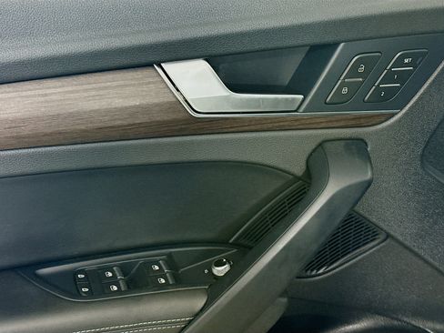 Used 2021 Audi Q5 e Premium Plus w/ Premium Plus Package image 24