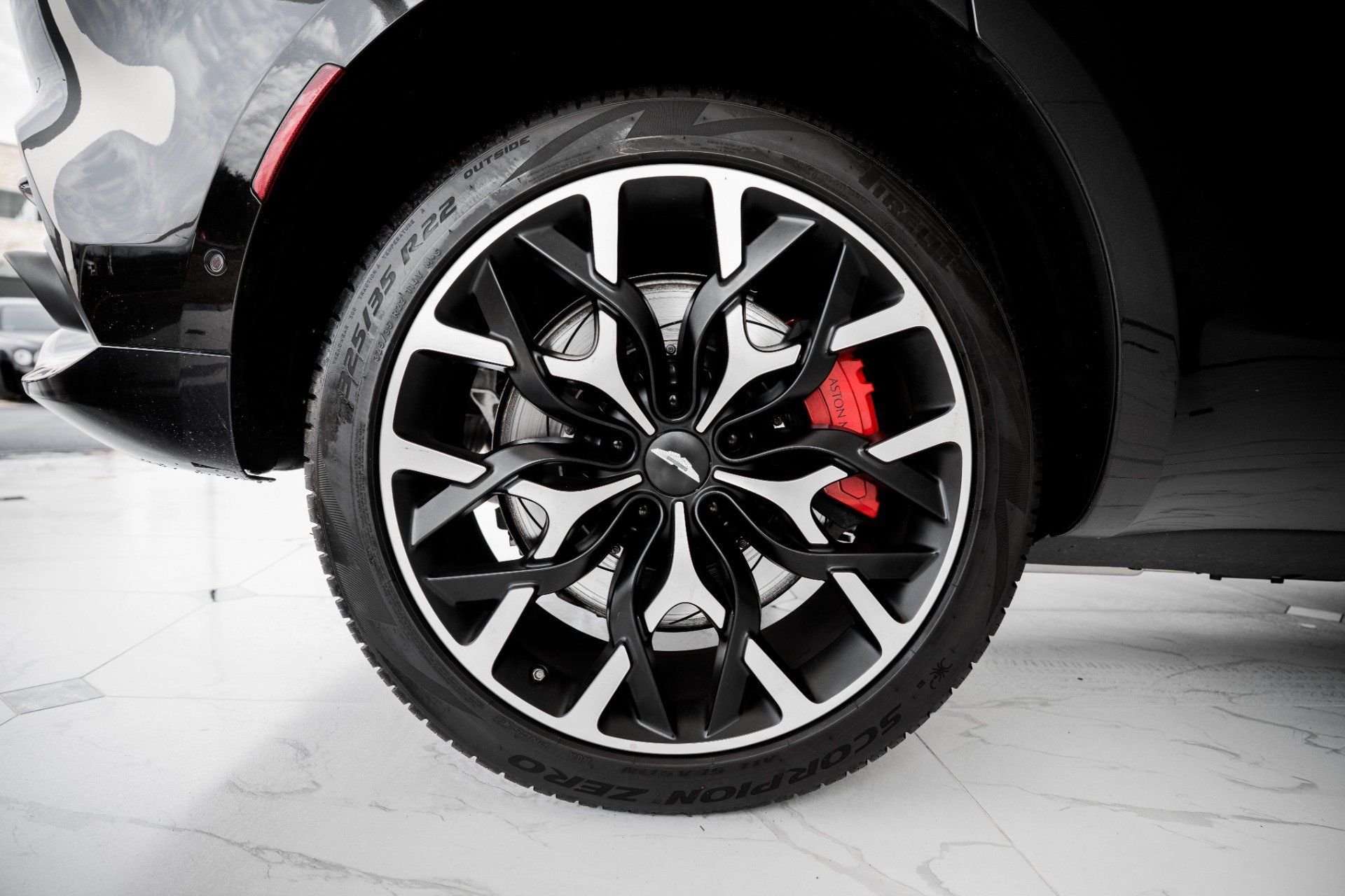 Used 2022 Aston Martin DBX AWD/4WD image 41
