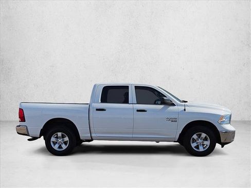 Used 2022 RAM 1500 Classic SLT AWD/4WD image 4