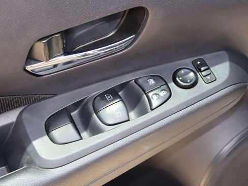 Used 2024 Nissan Kicks SV FWD image 18