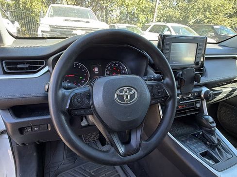 Used 2020 Toyota RAV4 XLE AWD/4WD image 10