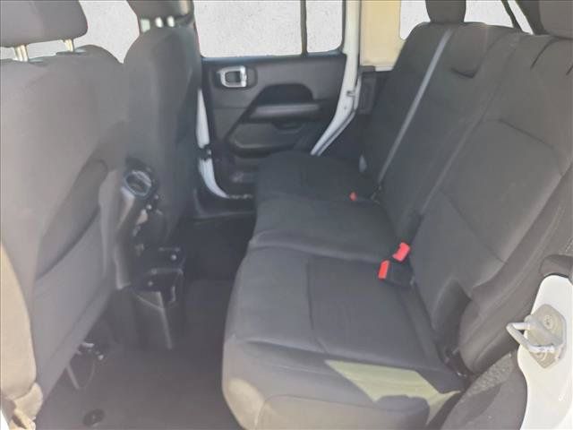Used 2018 Jeep Wrangler Unlimited Sahara AWD/4WD image 19
