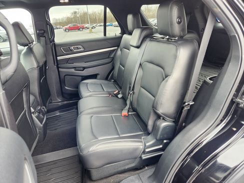 Used 2018 Ford Explorer XLT w/ Equipment Group 202A image 11