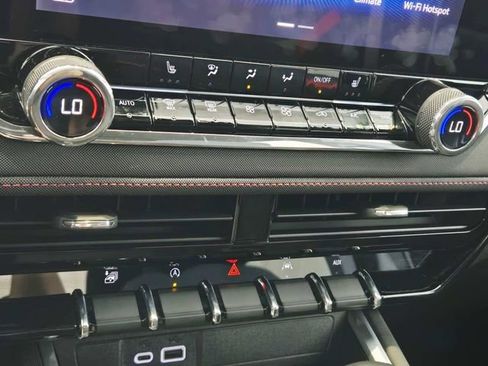 Used 2024 Chevrolet Colorado Z71 w/ Z71 Convenience Package 2 image 24