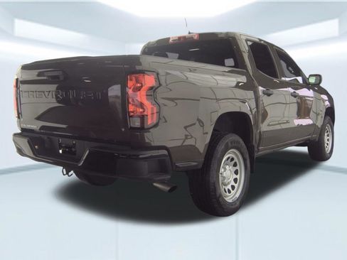 Used 2024 Chevrolet Colorado W/T image 2