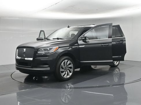 Used 2023 Lincoln Navigator L Reserve AWD/4WD image 34
