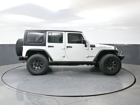 Used 2016 Jeep Wrangler Unlimited Rubicon w/ Connectivity Group image 2