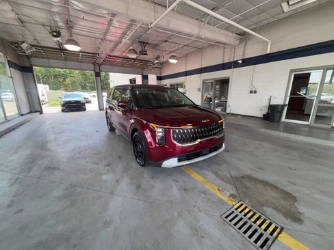 Used 2026 Kia Carnival FWD image 16