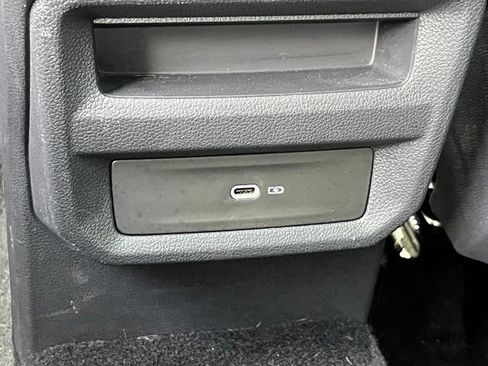 Used 2023 Volkswagen Taos SE w/ Panoramic Sunroof Package FWD image 23