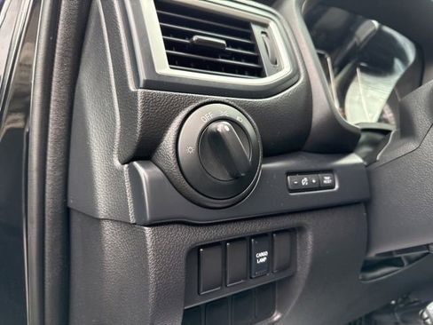 Used 2019 Nissan Titan S image 26