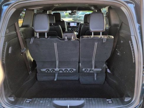 Used 2025 Chrysler Pacifica Select FWD image 12