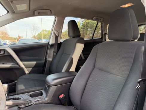 Used 2016 Toyota RAV4 LE image 15