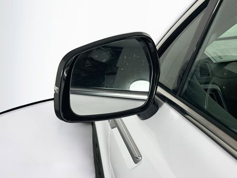 Used 2024 Kia Sorento S image 16