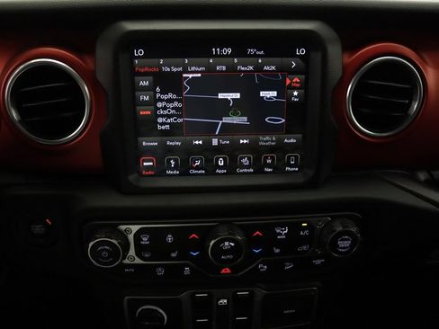 Used 2018 Jeep Wrangler Unlimited Rubicon AWD/4WD image 21
