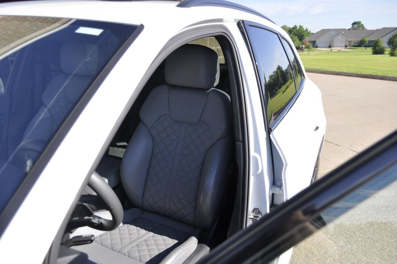 Used 2024 Audi SQ5 Prestige AWD/4WD image 13