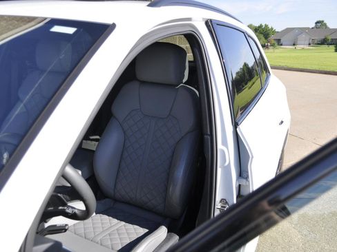 Used 2024 Audi SQ5 Prestige AWD/4WD image 13