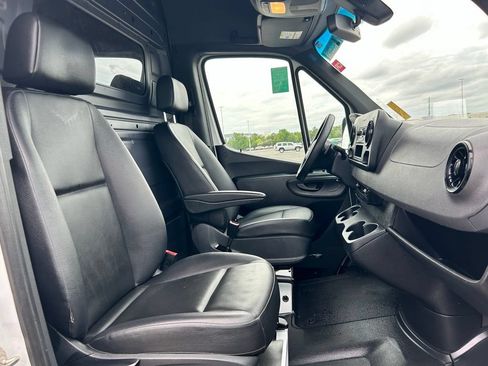 Used 2023 Mercedes-Benz Sprinter 2500 image 11