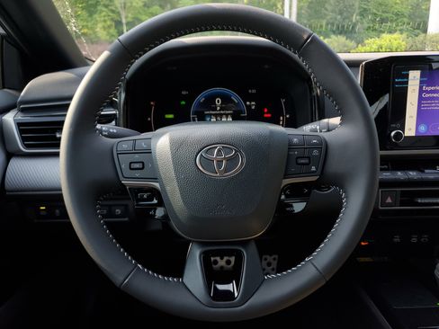 Used 2026 Toyota Camry SE w/ Convenience Package FWD image 19