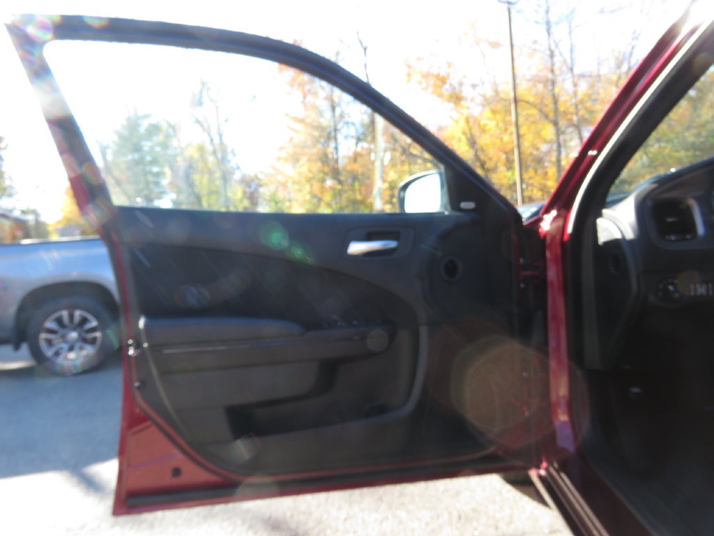 Used 2023 Dodge Charger SXT w/ Blacktop Package AWD/4WD image 9