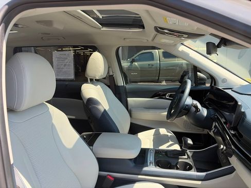Used 2026 Kia Carnival SX Prestige FWD image 9
