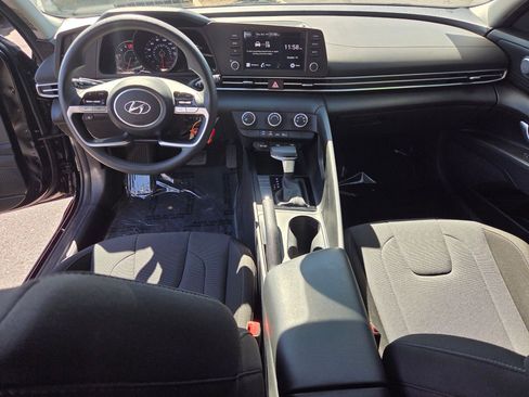 Certified 2023 Hyundai Elantra SE image 16