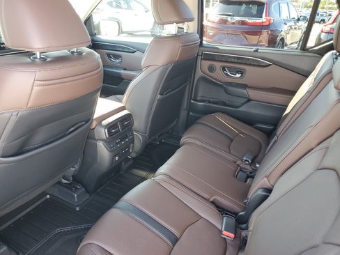 Used 2025 Honda Pilot Elite image 11