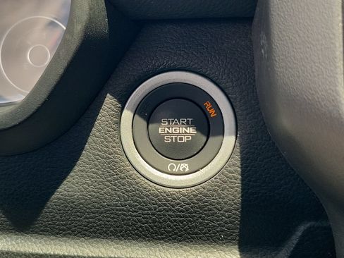 Used 2025 RAM 1500 Laramie AWD/4WD image 33