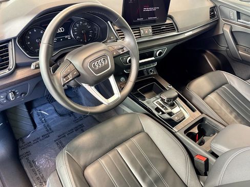 Used 2023 Audi Q5 2.0T Premium w/ Convenience Package image 9