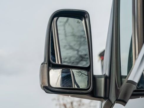 Used 2019 Mercedes-Benz Sprinter 2500 image 11