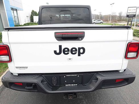 Used 2023 Jeep Gladiator Sport image 4