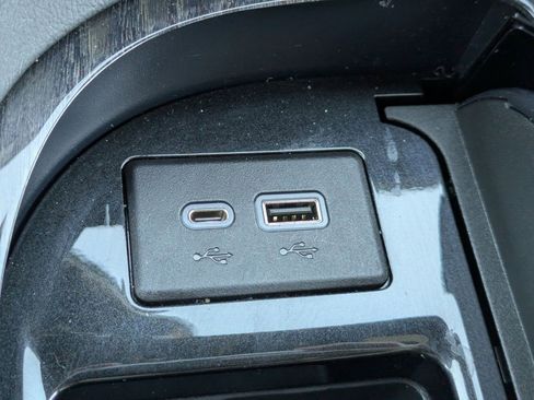 Certified 2022 Cadillac Escalade Premium Luxury image 29