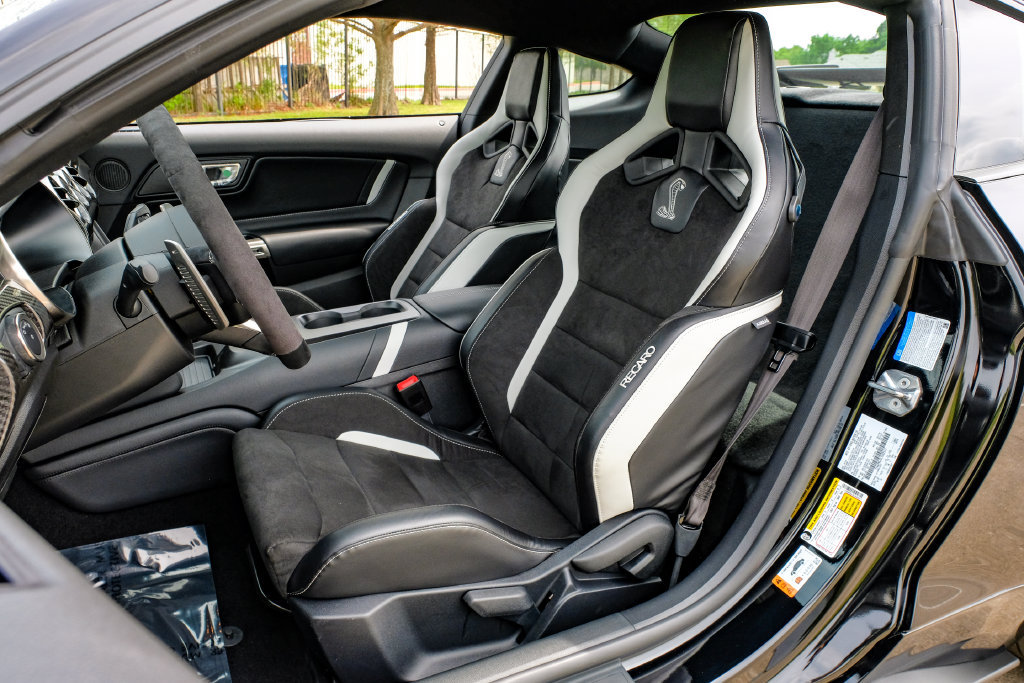 Used 2020 Ford Mustang Shelby GT500 w/ Carbon Fiber Track Pack RWD image 35