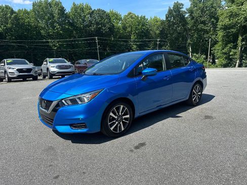 Used 2021 Nissan Versa SV FWD image 2