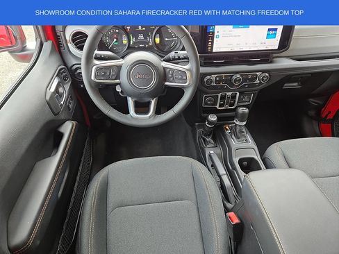 Used 2025 Jeep Wrangler Unlimited Sahara AWD/4WD image 11