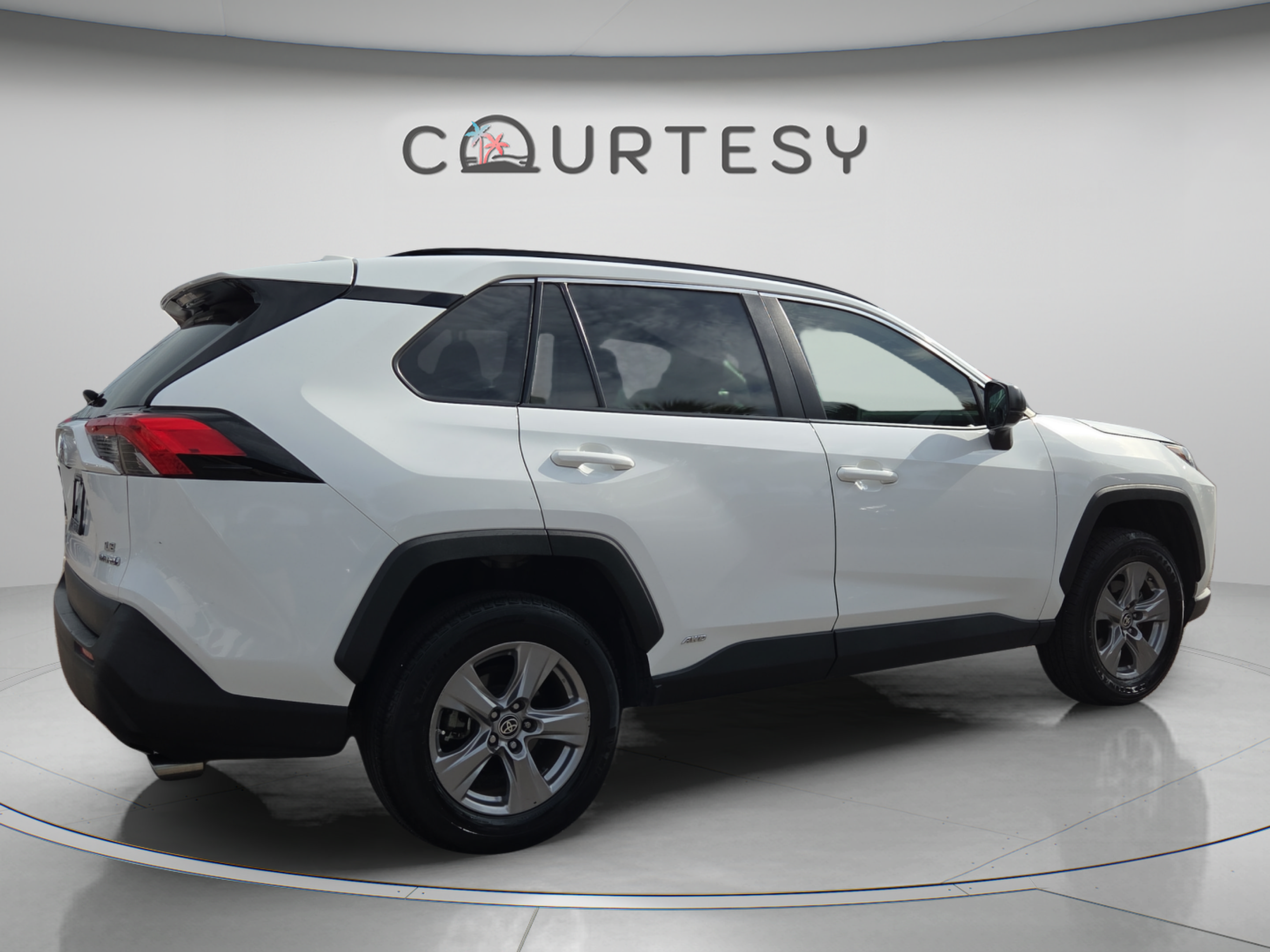 Used 2024 Toyota RAV4 LE AWD/4WD image 5