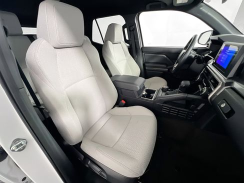 Used 2025 Toyota 4Runner SR5 image 31