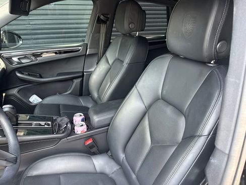 Certified 2023 Porsche Macan AWD/4WD image 16